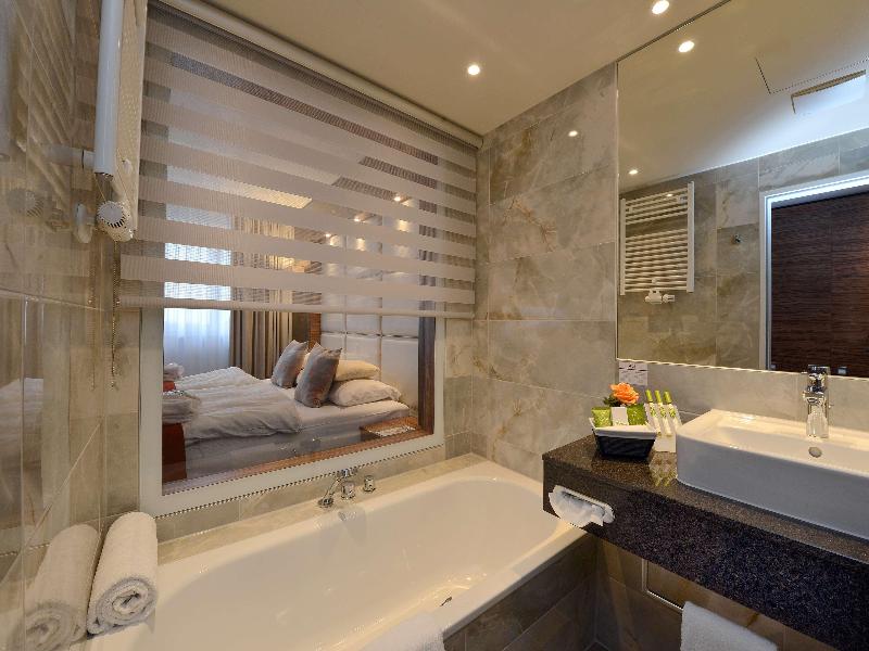 Best Western Plus Delta Park Hotel image