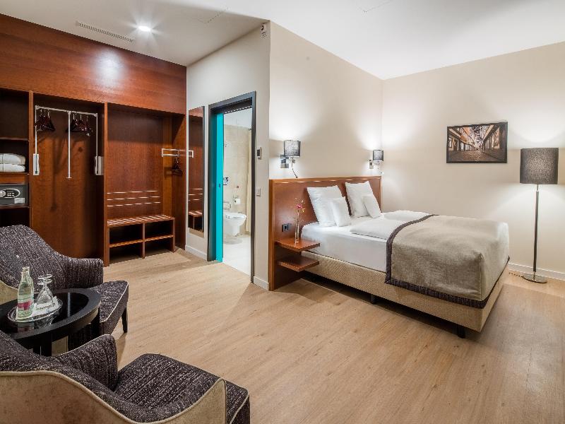Best Western Plus Hotel Excelsior image