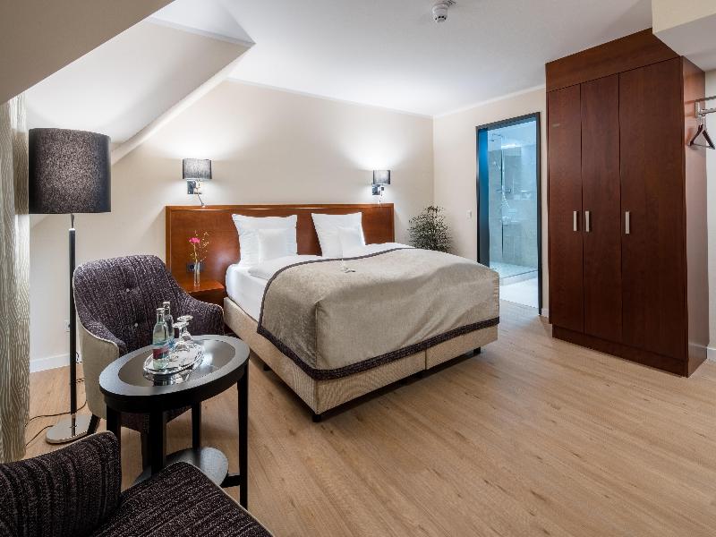 Best Western Plus Hotel Excelsior image