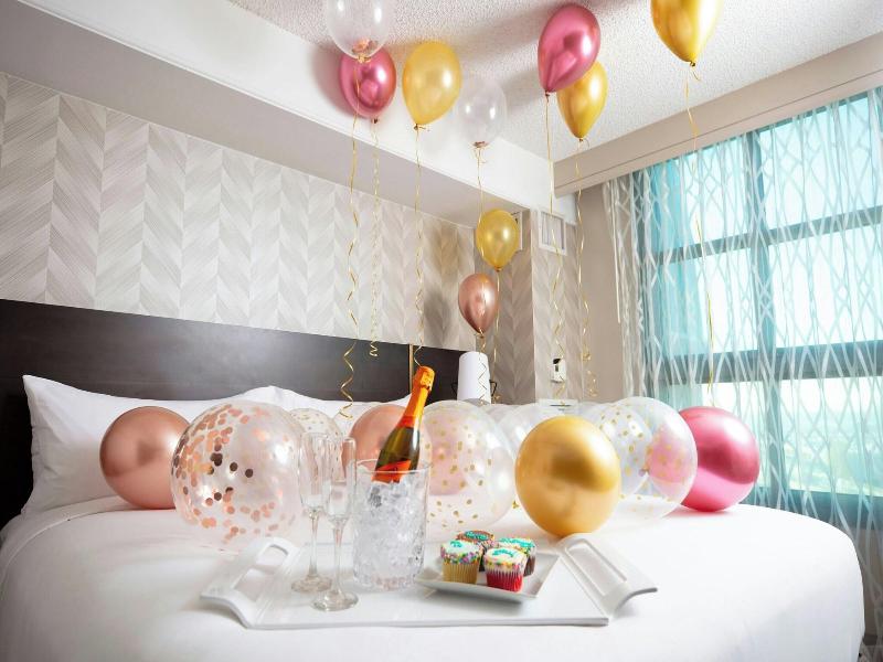 Renaissance Los Angeles Airport Hotel image