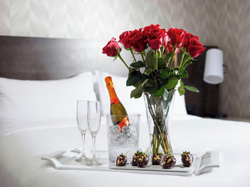 Renaissance Los Angeles Airport Hotel image