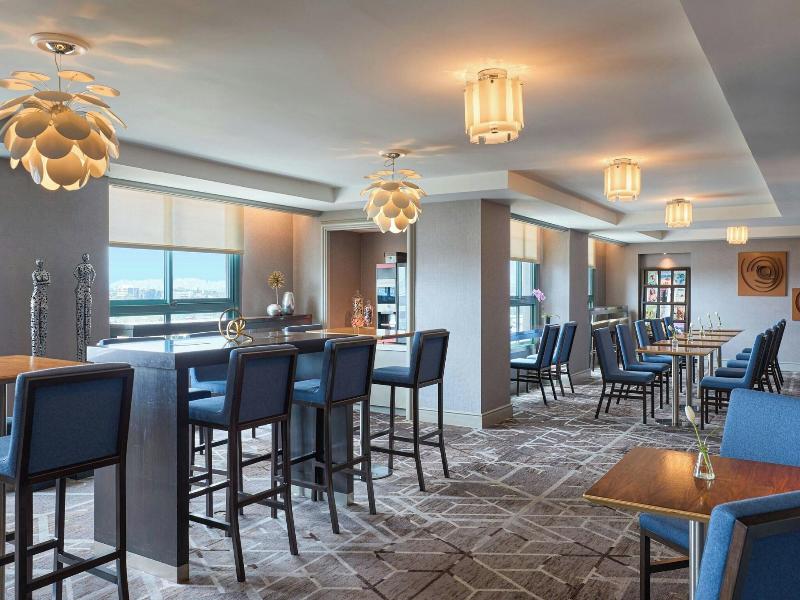 Renaissance Los Angeles Airport Hotel image