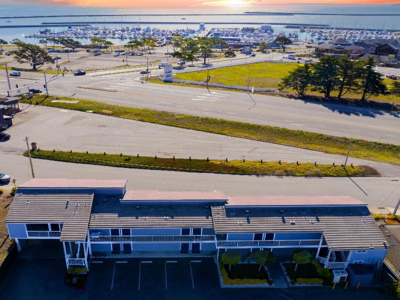Harbor View Inn image