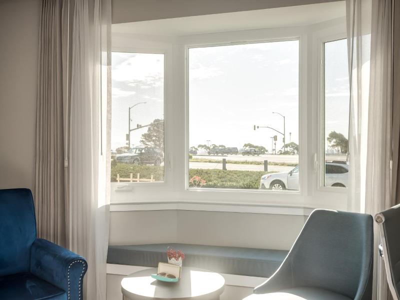Harbor View Inn image
