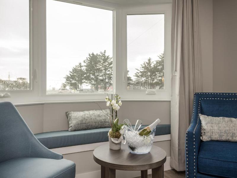 Harbor View Inn image