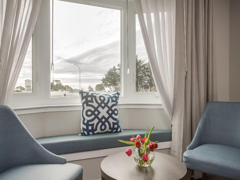 Harbor View Inn image