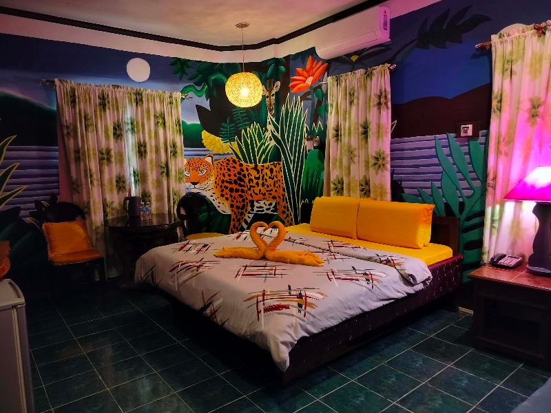 room detail thumbnail 0