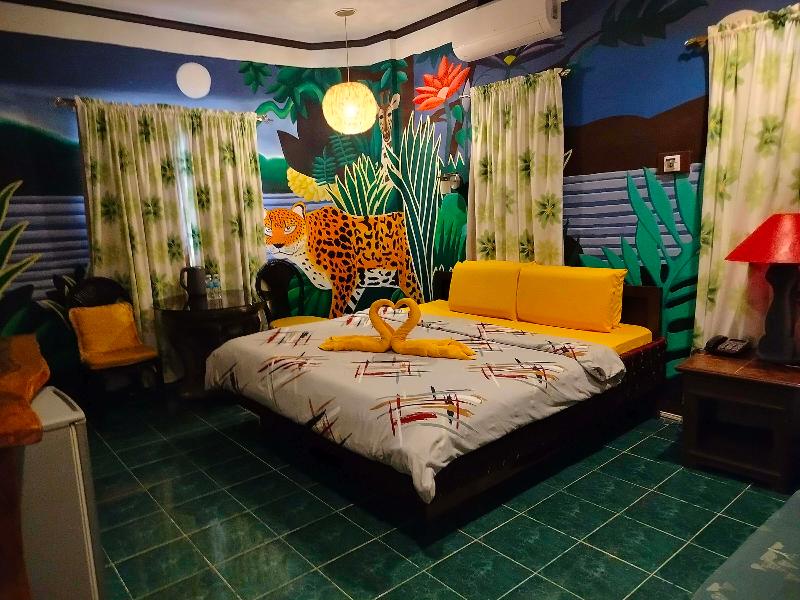 room detail thumbnail 1