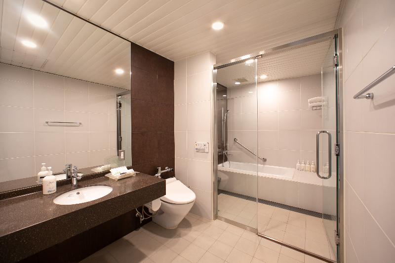 Holiday Inn Osaka Namba by IHG image