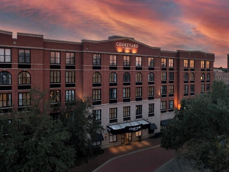 Courtyard Savannah Downtown/Historic District image