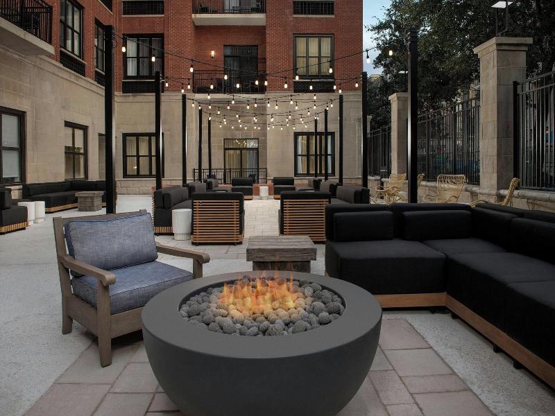 Courtyard Savannah Downtown/Historic District image