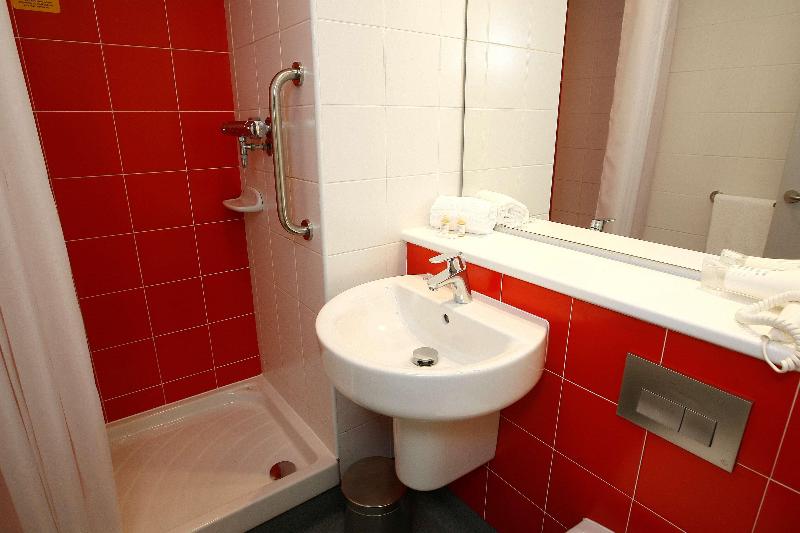 Travelodge Barcelona Poblenou image