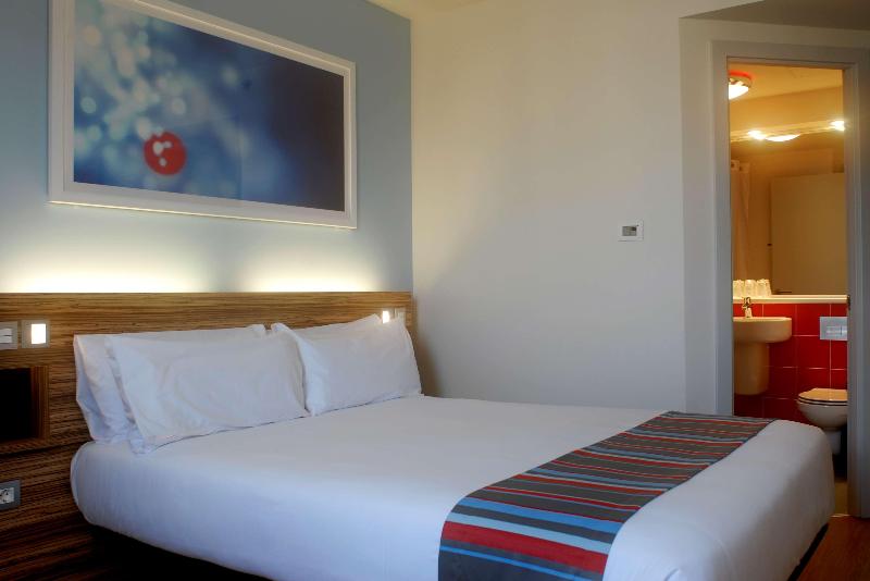 Travelodge Barcelona Poblenou image