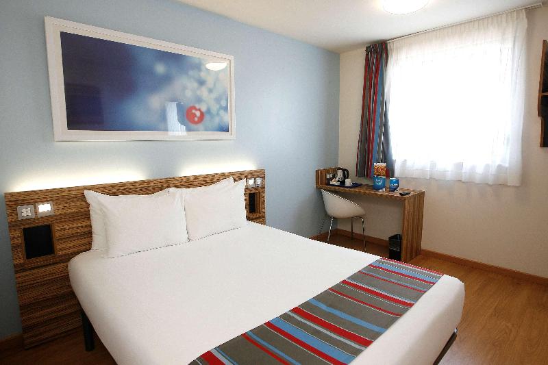 Travelodge Barcelona Poblenou image