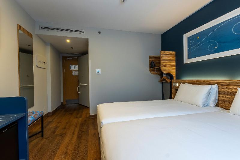 Travelodge Barcelona Poblenou image