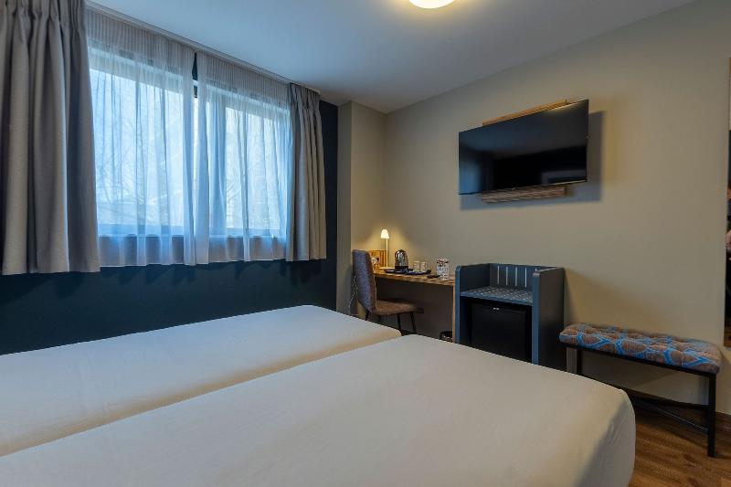Travelodge Barcelona Poblenou image