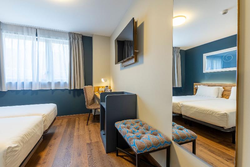 Travelodge Barcelona Poblenou image