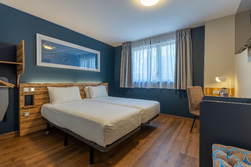Travelodge Barcelona Poblenou image