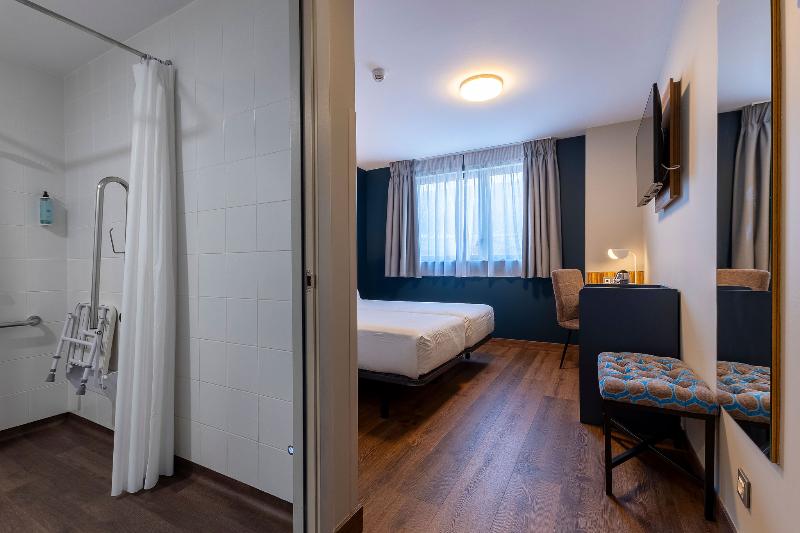 Travelodge Barcelona Poblenou image