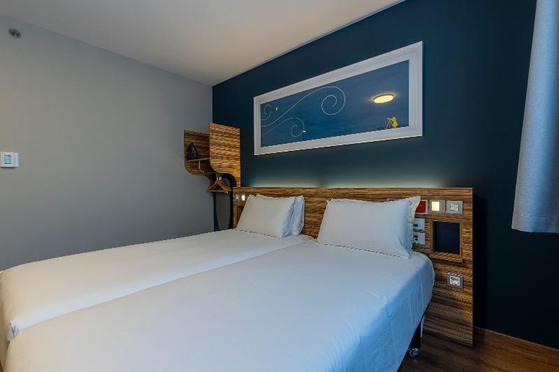 Travelodge Barcelona Poblenou image