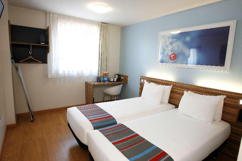Travelodge Barcelona Poblenou image