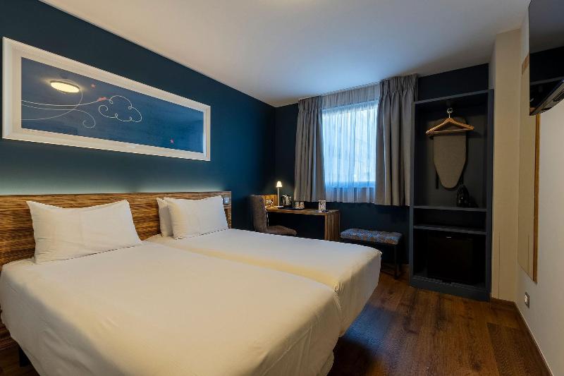 Travelodge Barcelona Poblenou image