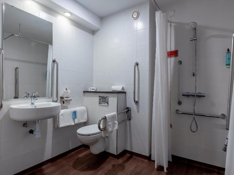 Travelodge Barcelona Poblenou image