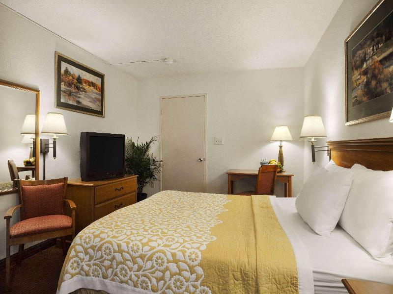 Days Inn By Wyndham Alexandria image