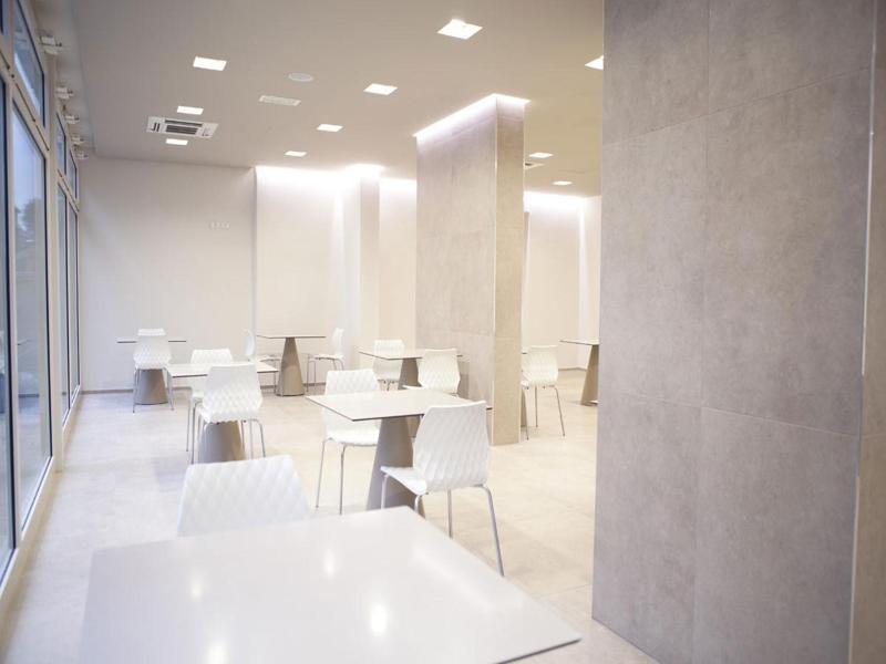 L'Hotel image