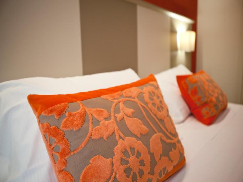 L'Hotel image