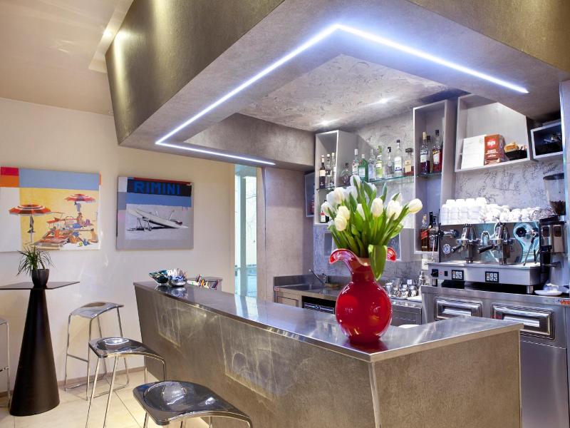L'Hotel image