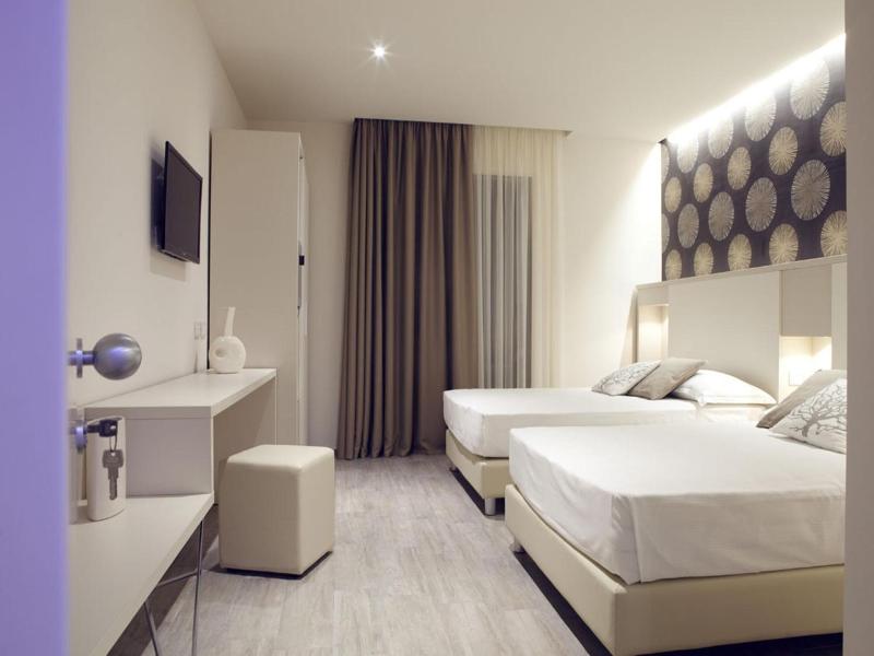 L'Hotel image