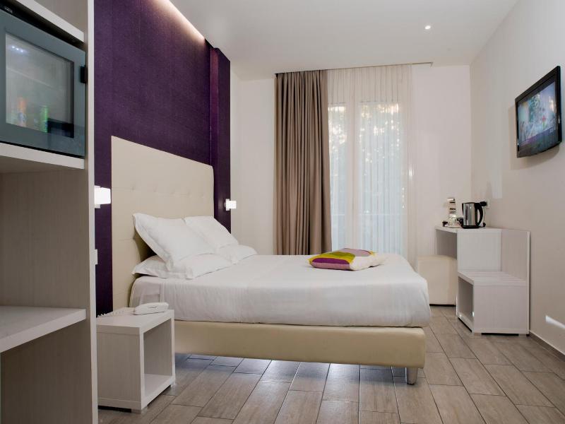 L'Hotel image