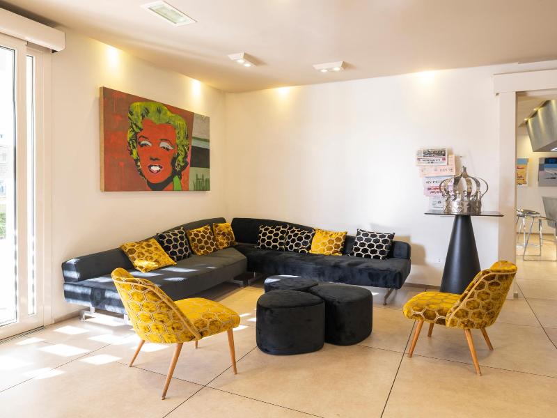 L'Hotel image