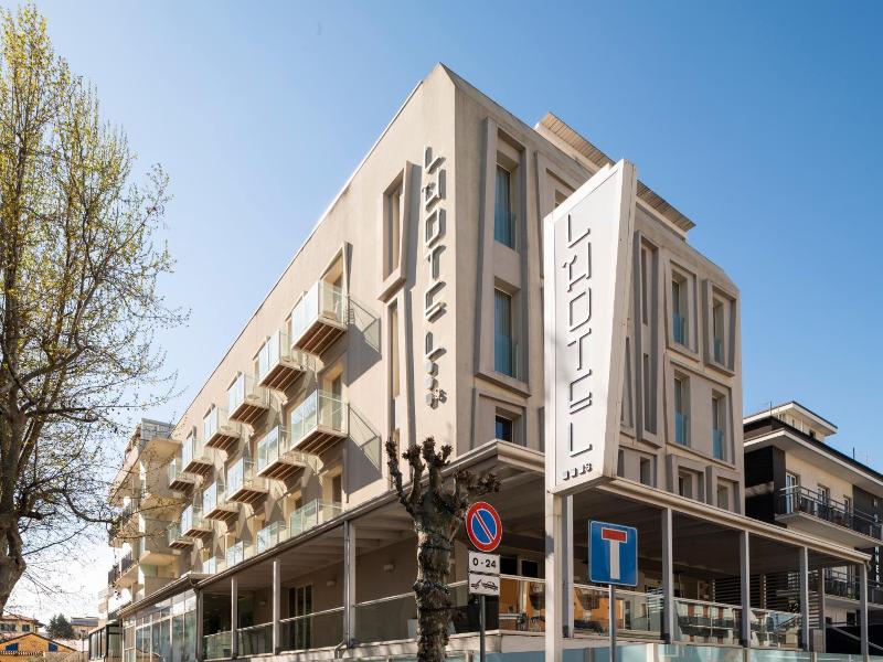 L'Hotel image