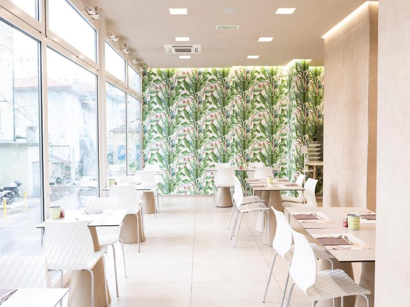 L'Hotel image