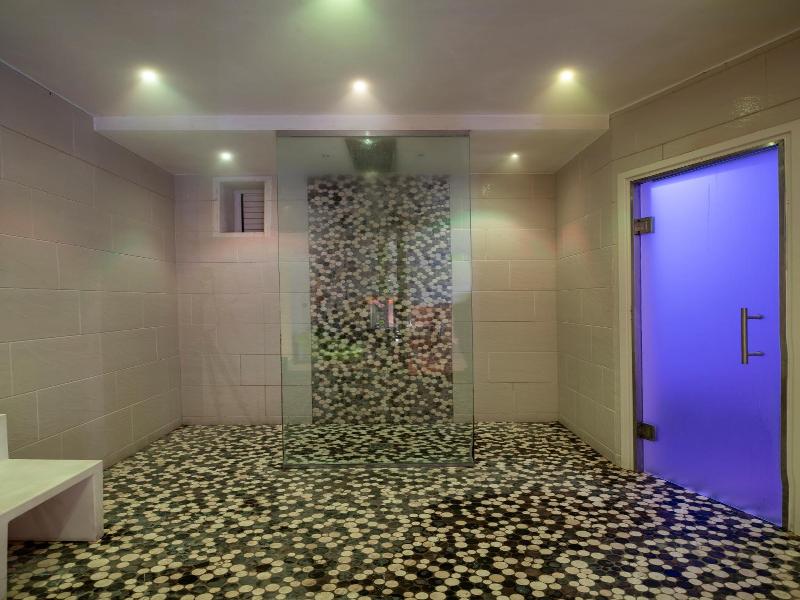 L'Hotel image