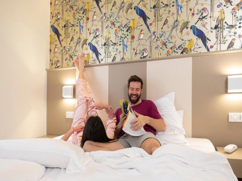 L'Hotel image