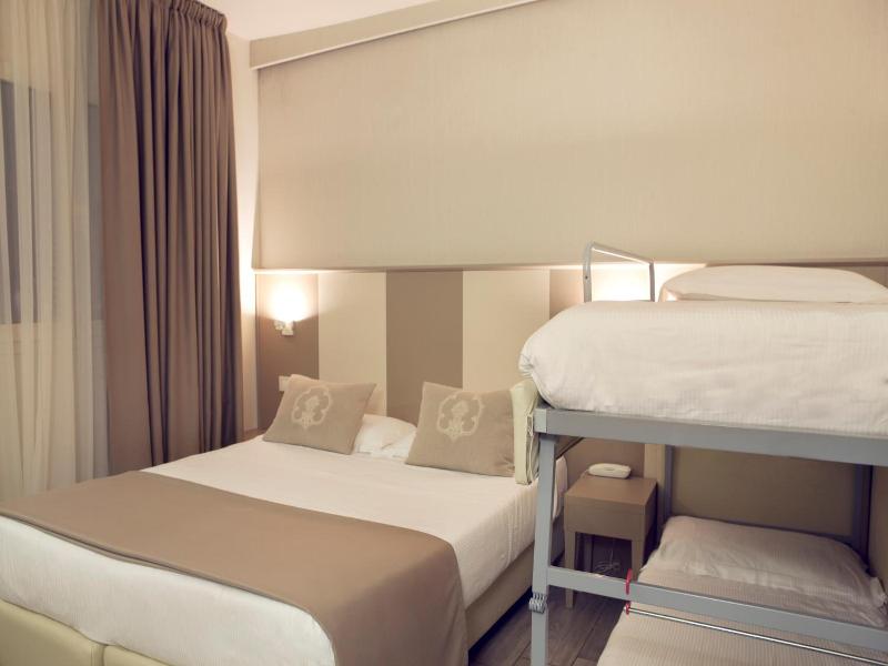 L'Hotel image