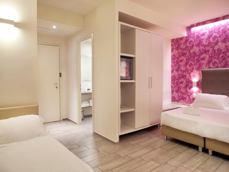 L'Hotel image