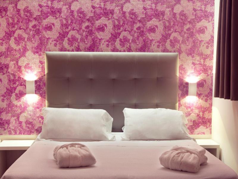L'Hotel image