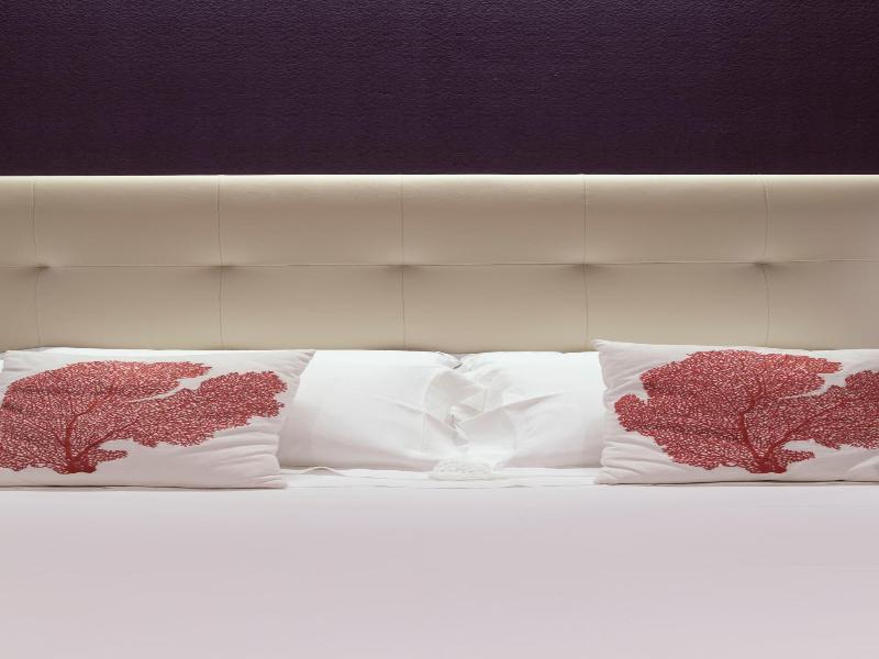 L'Hotel image