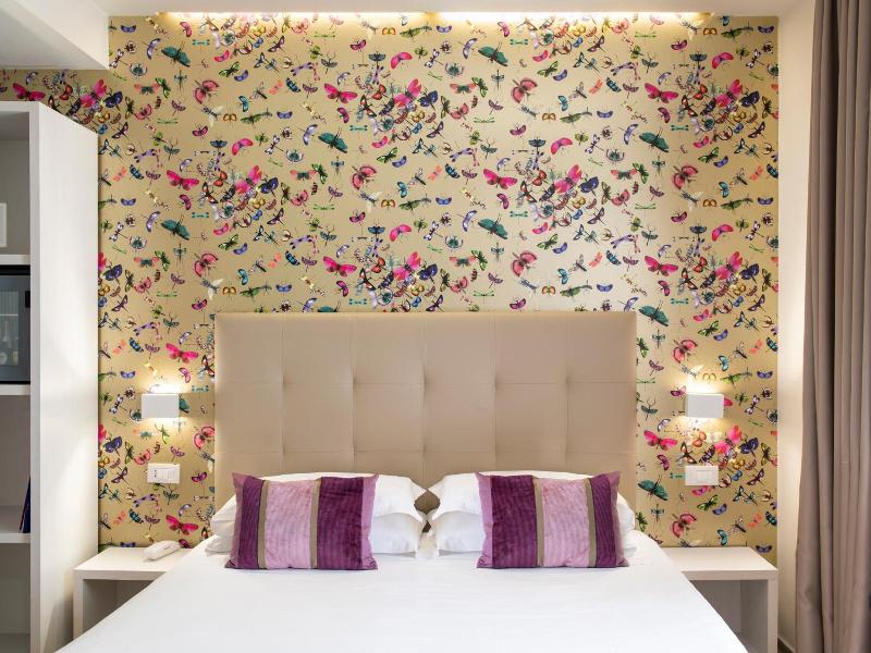 L'Hotel image