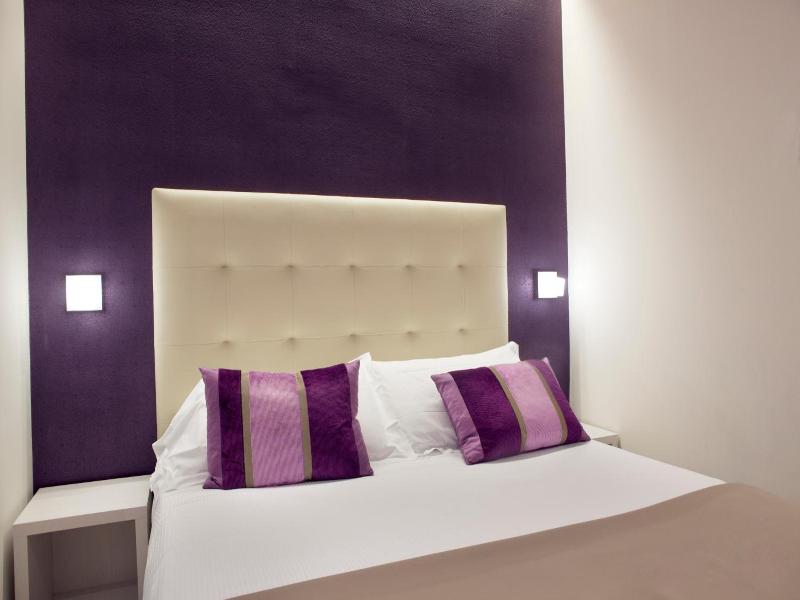 L'Hotel image