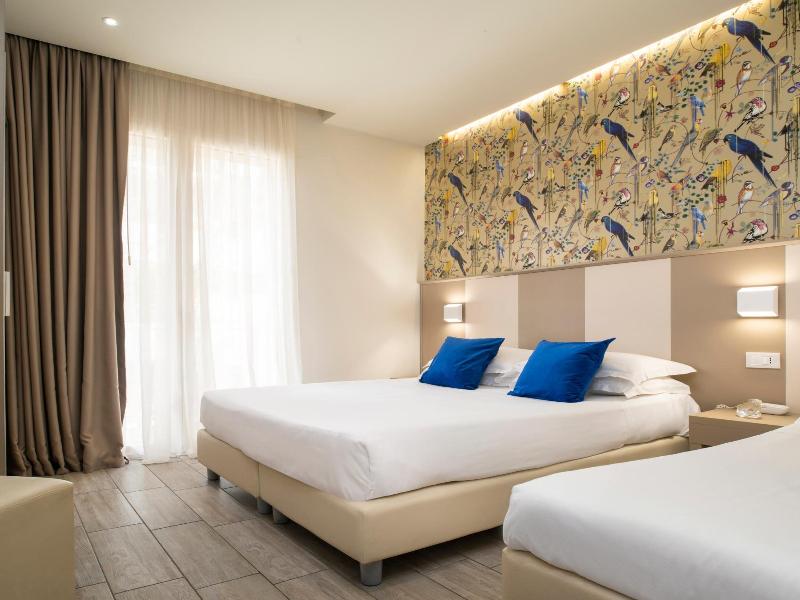 L'Hotel image