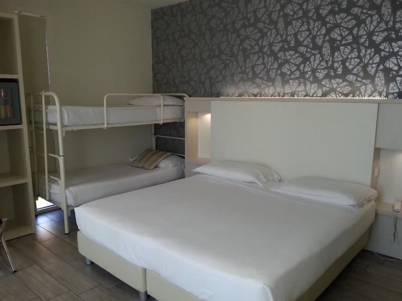 L'Hotel image