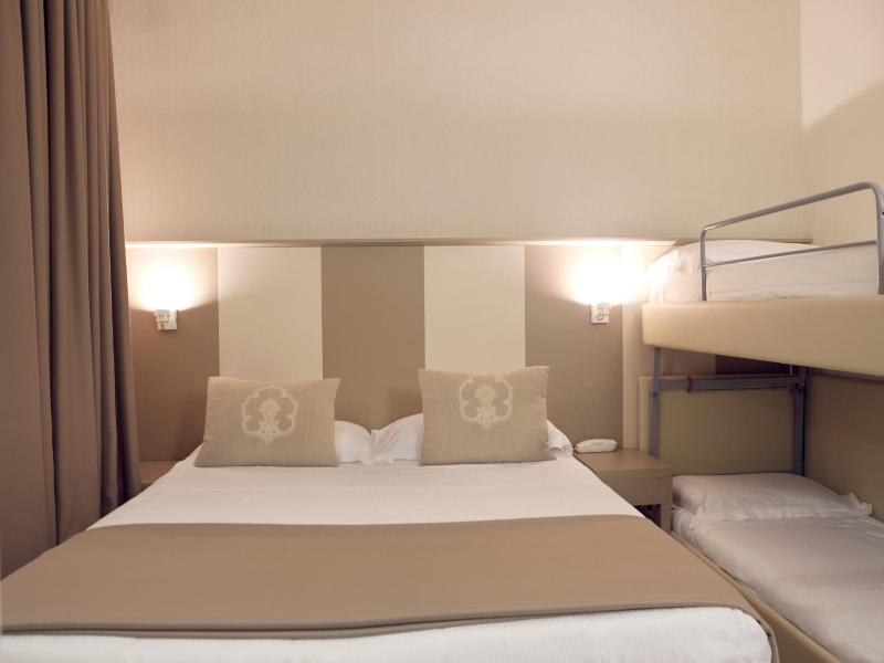 L'Hotel image