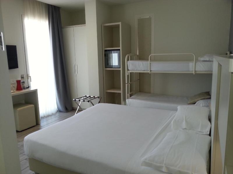 L'Hotel image
