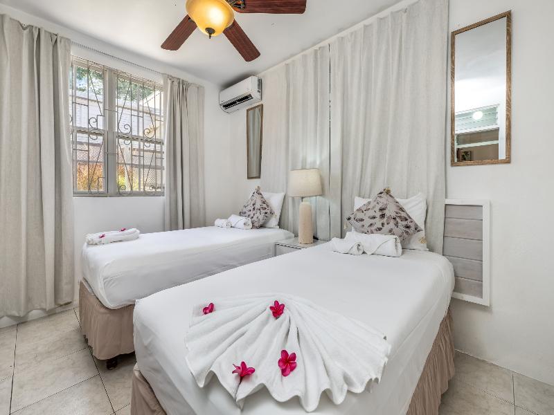 Adulo Apartments image