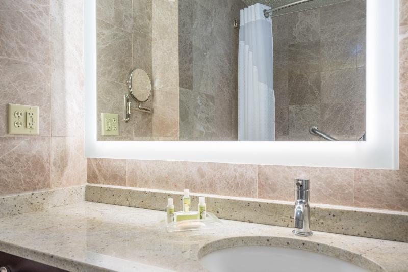 Holiday Inn Cape Cod - Hyannis by IHG image